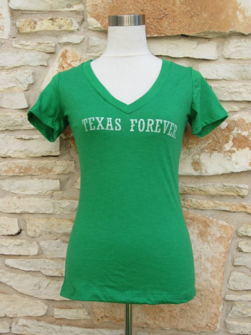 Texas Forever Frauen V-Ausschnitt Shirt von CraftsbyCasaverde