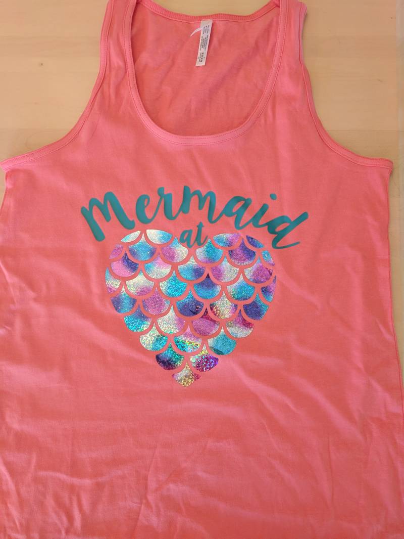 Meerjungfrau Themen Hemden; Am Herzen; Schwänze Meerjungfrau Themen Hemden; Am Herzen; Schwänze von CraftsbyJackieG