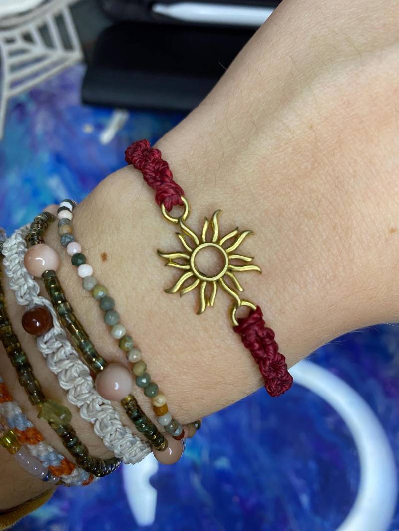Makramee Armband Boho Handgemachtes Schmuck Hippie Sonne Weinrotes Makramee Armband Boho Handgemachtes Schmuck Hippie Sonne Weinrotes von CraftsbyPamDE