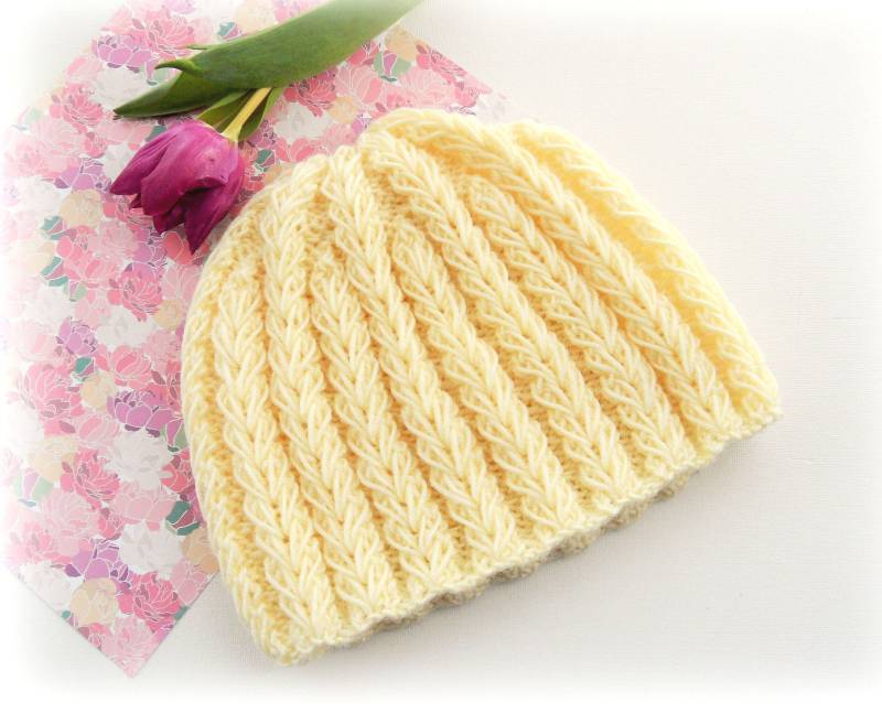 Damen Strickmütze - Beanie Mütze Grobstrickmütze Handgemachte Crememütze Kabelstrickmütze von CraftsbySigita