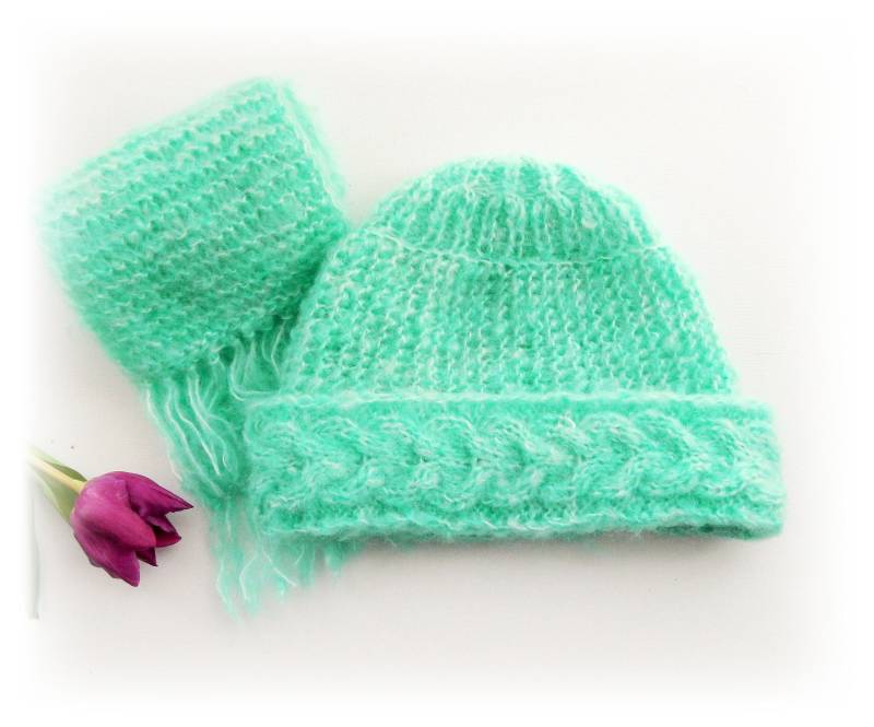 Handgestrickte Mütze Und Schal - Strickmütze Beanie Set Mint Grün Mohairmütze Kabelstrickschal Damen Accessoires von CraftsbySigita