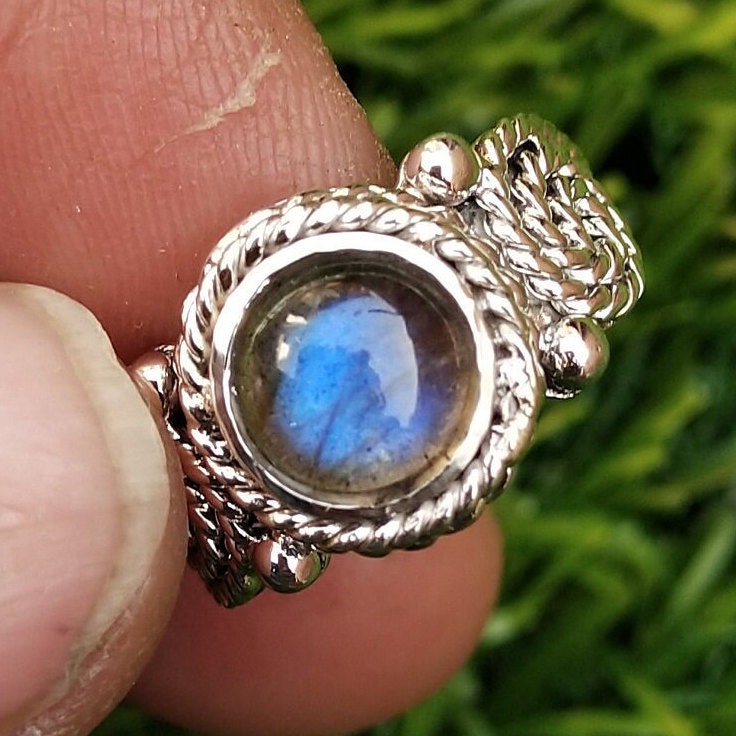 Blue Flash Labradorit Ring Runder Cabochon, 925 Sterling Silber Blue Flash Labradorit Ring Runder Cabochon, 925 Sterling Silber von CraftworldGifts