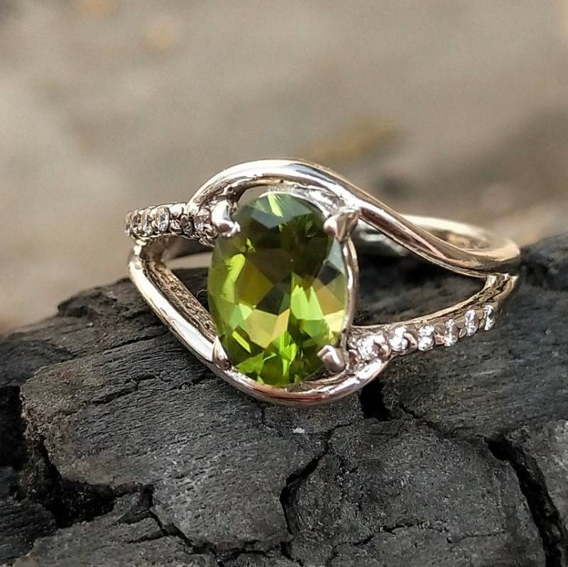 Natürlicher Peridot Ovalring, Massiver Art-Deco-Ring, Peridotring, Superfarbe Ovalring Für Weihnachtsgeschenk von CraftworldGifts