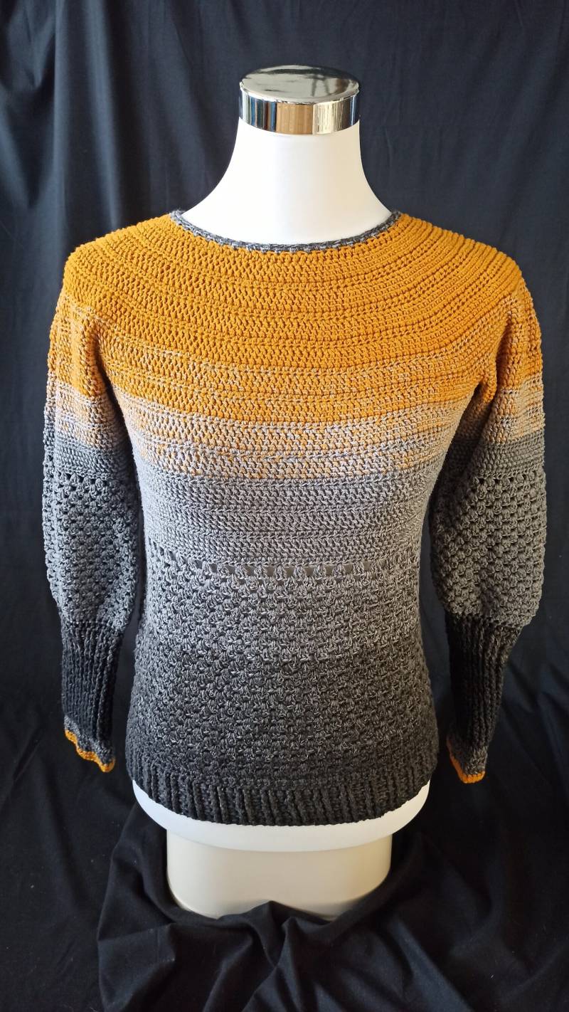 Gehäkelter Pullover, Farbverlauf Mit Mustermix von CraftyBeeByBirte