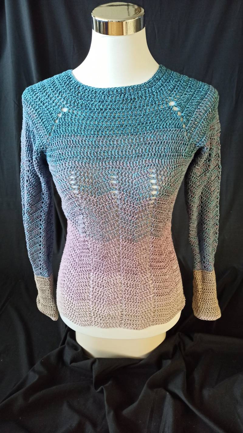 Gehäkelter Pullover, Farbverlauf Mit Mustermix Gehäkelter Pullover, Farbverlauf Mit Mustermix von CraftyBeeByBirte
