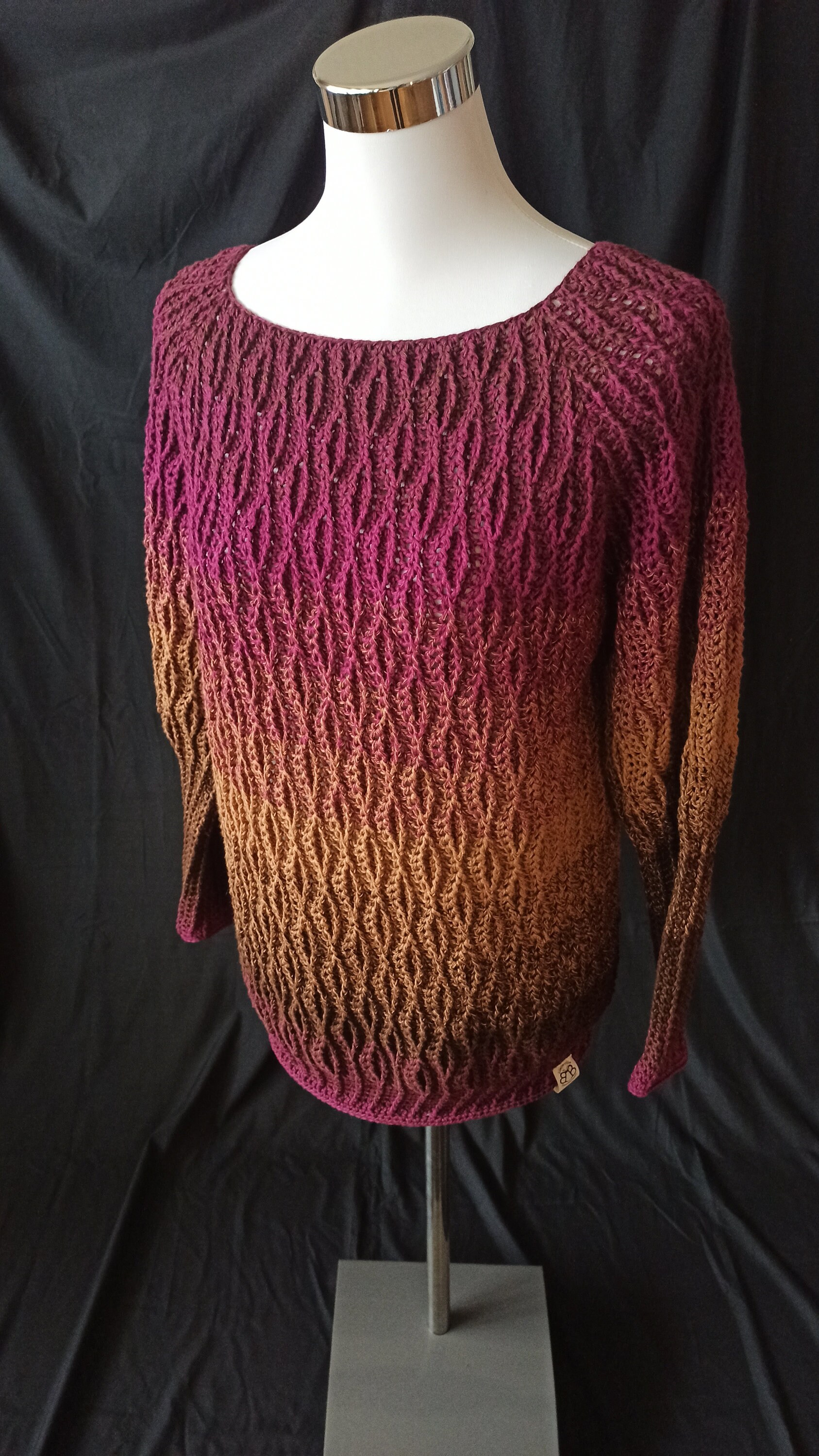 Gehäkelter Pullover Im Farbverlauf Lila Braun von CraftyBeeByBirte