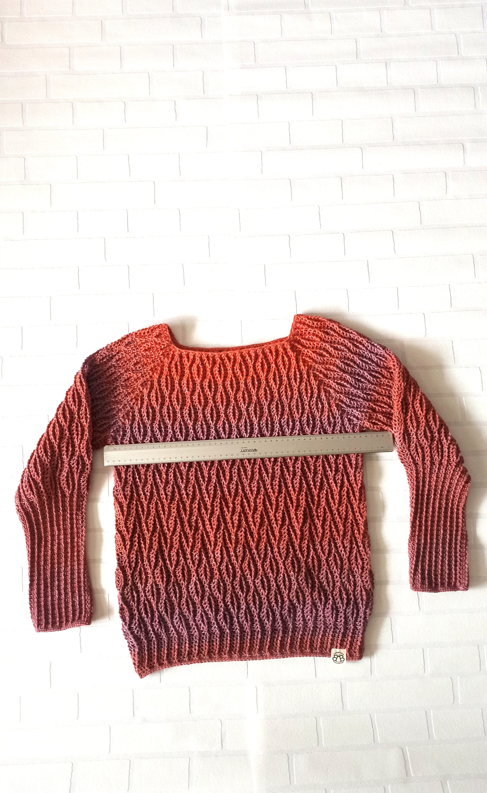 Gehäkelter Pullover Im Farbverlauf Lila Braun von CraftyBeeByBirte
