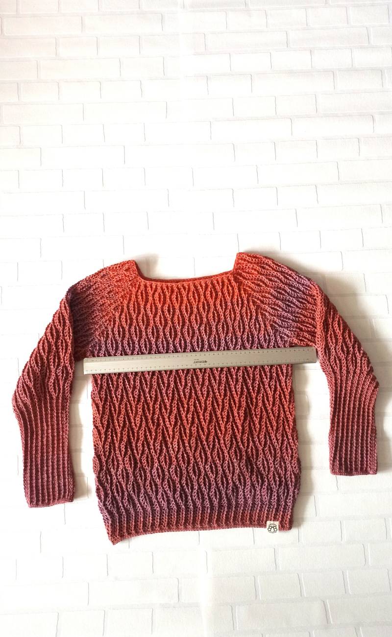 Gehäkelter Pullover Im Farbverlauf Lila Braun Gehäkelter Pullover Im Farbverlauf Lila Braun von CraftyBeeByBirte