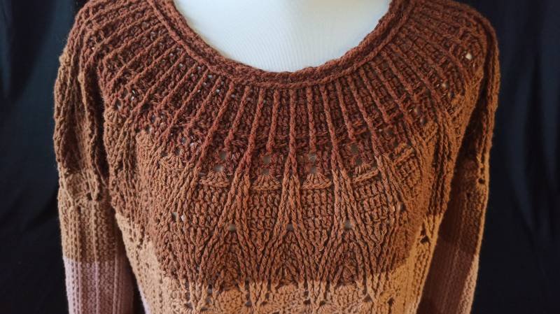 Gehäkelter Pullover von CraftyBeeByBirte