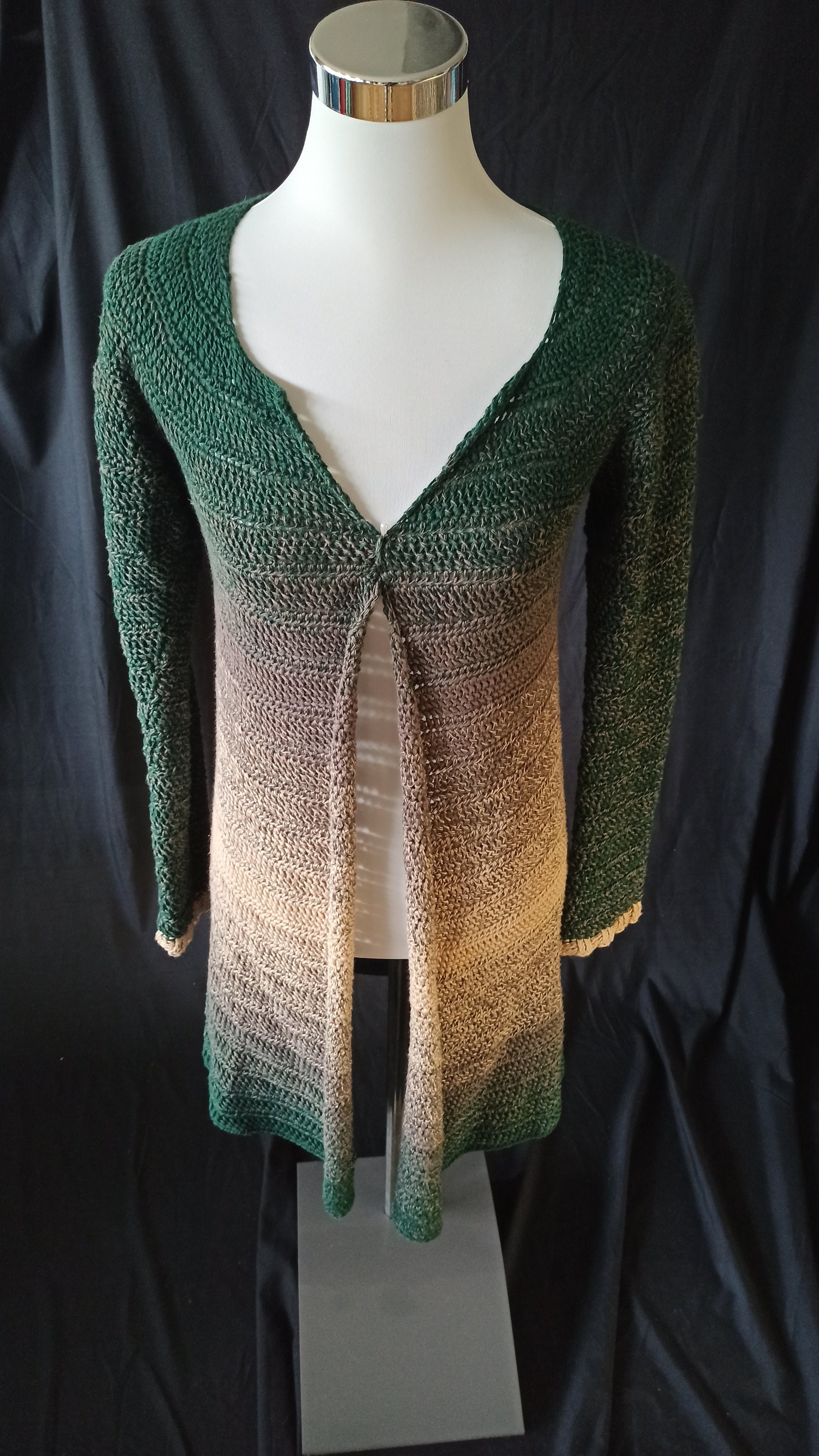 Lange Häkeljacke Farbverlauf von CraftyBeeByBirte