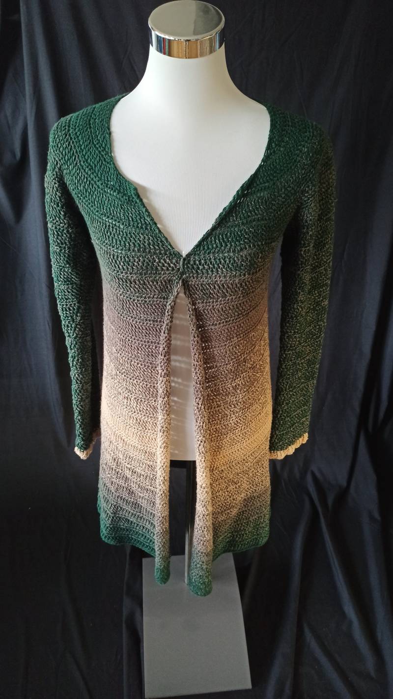 Lange Häkeljacke Farbverlauf Lange Häkeljacke Farbverlauf von CraftyBeeByBirte