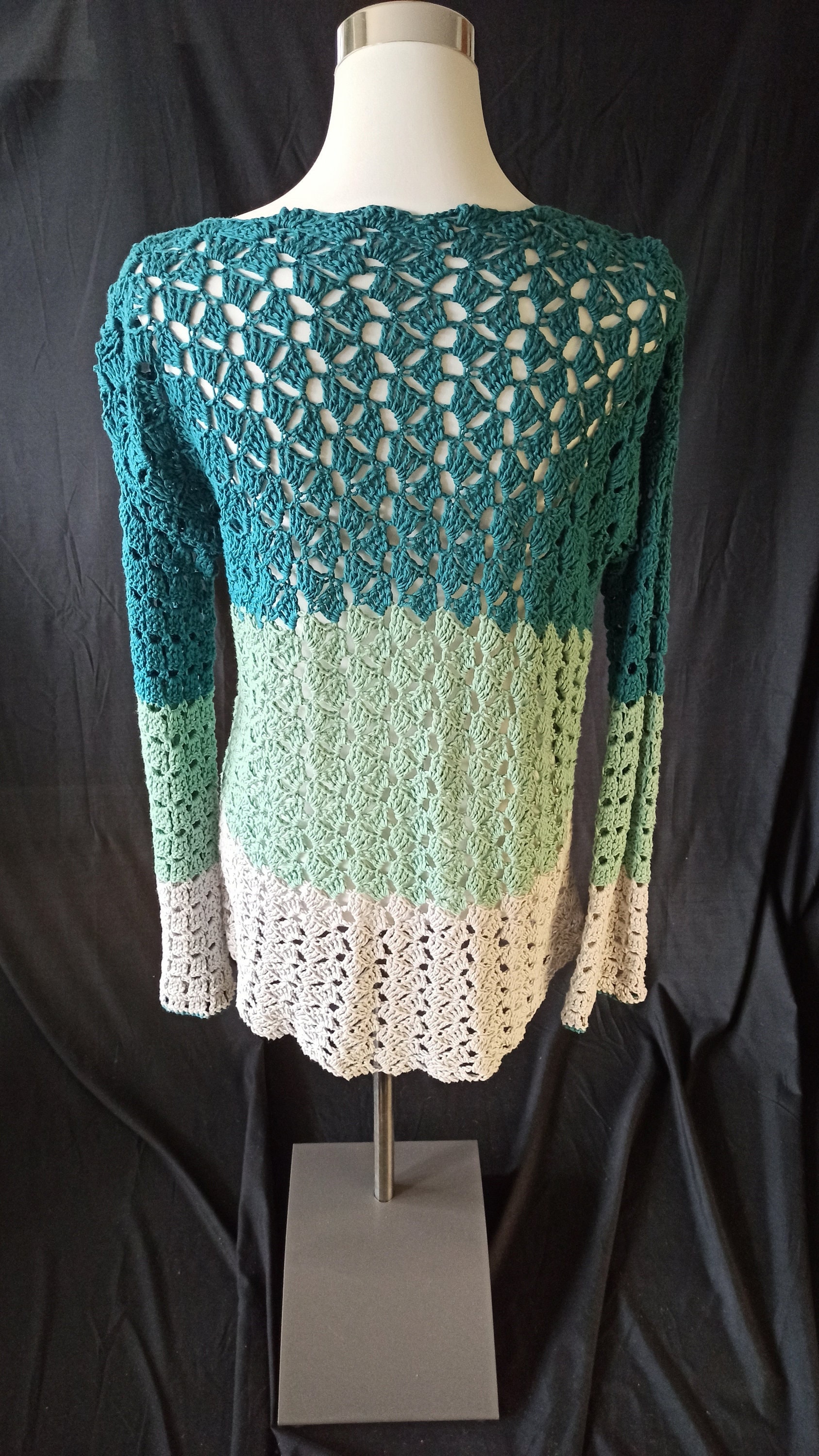 Langer Häkel-Pulli Gestreift Im Lochmuster von CraftyBeeByBirte