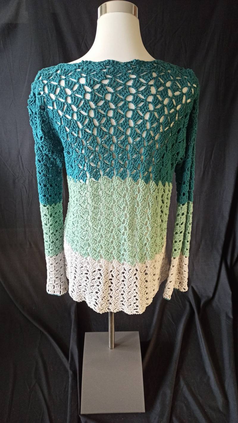 Langer Häkel-Pulli Gestreift Im Lochmuster Langer Häkel-Pulli Gestreift Im Lochmuster von CraftyBeeByBirte