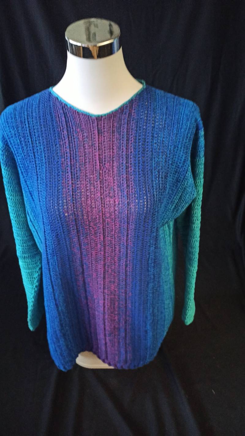 Pullover Farbverlauf Längsstreifen Blau Lila von CraftyBeeByBirte