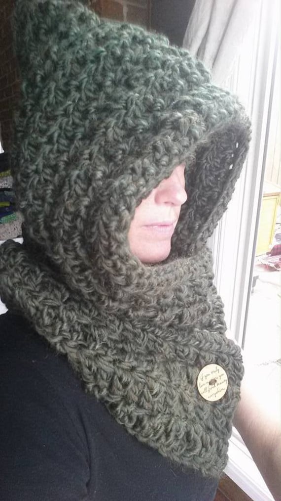 Große Grobstrick Kapuzen-Schal in Moos von CraftyBugCutz