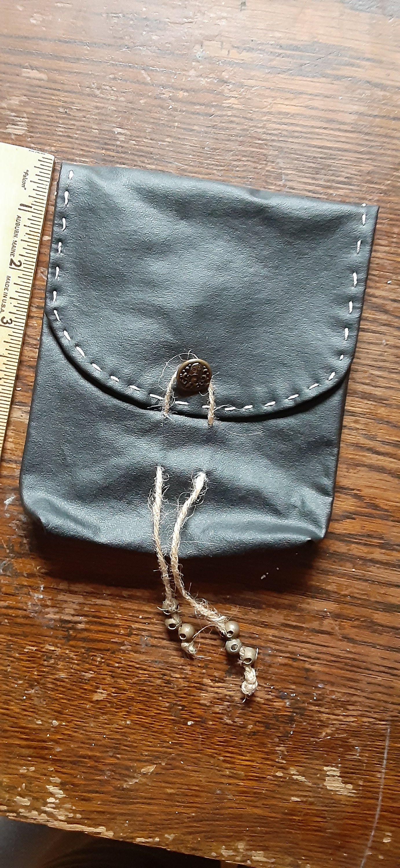 Möglichkeiten Hüftgürtel Beutel Reenactment 6 X 6" Schwarz Messing Trim Silber Hand Nähte Möglichkeiten Hüftgürtel Beutel Reenactment 6 X 6" Schwarz Messing Trim Silber Hand Nähte von CraftyByNatureStore