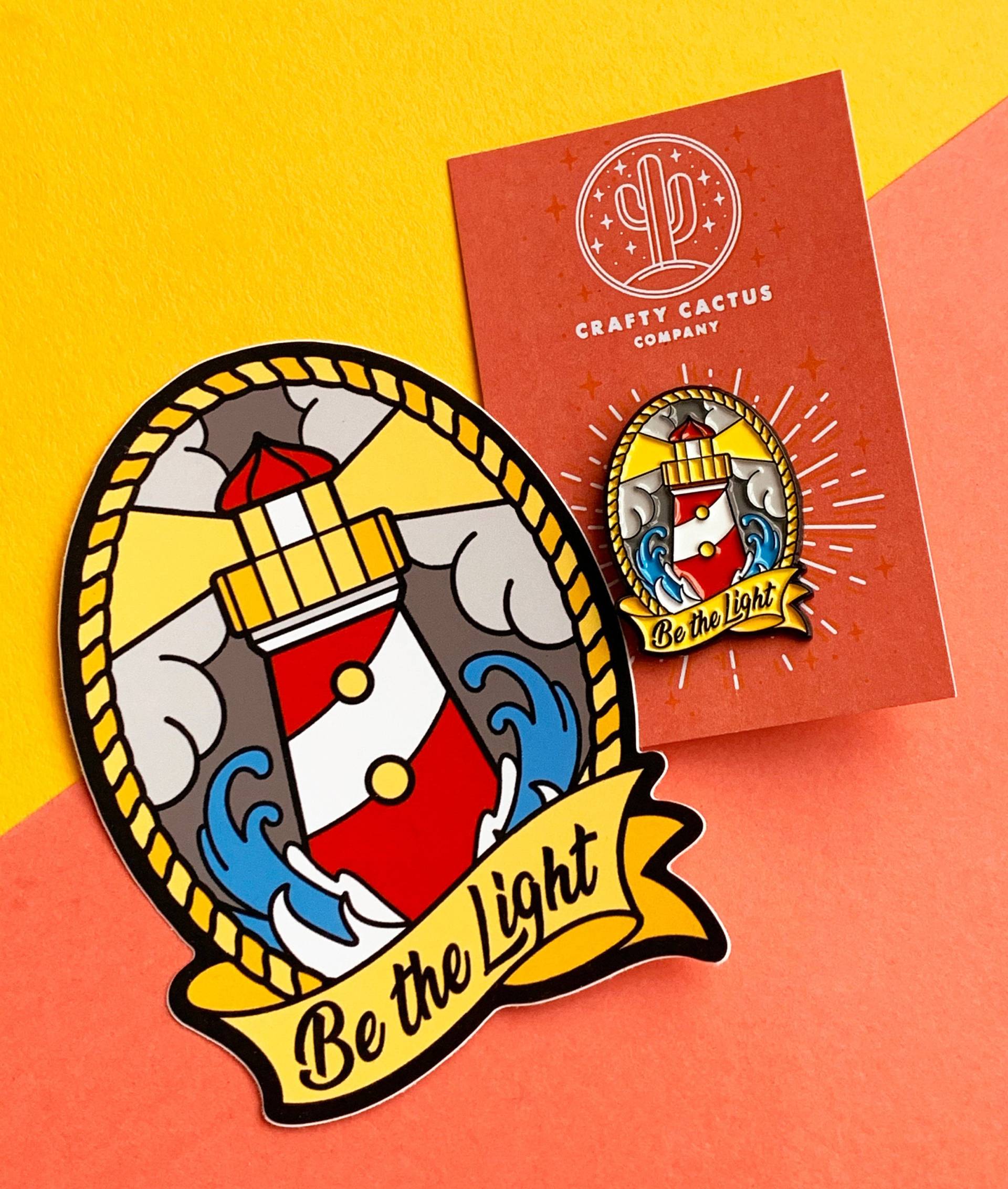 Be The Light, Leuchtturm Emaille Pin Abzeichen Und Aufkleber Kombination, Ideal Für Diejenigen, Die Das Leben Zurecht Finden von CraftyCactusCompany