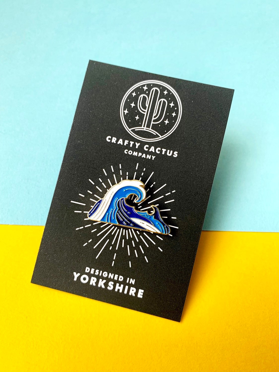 Emaille Pin Welle, Ein Tolles Geschenk Für Alle Surf Dude Wellenreiter von CraftyCactusCompany