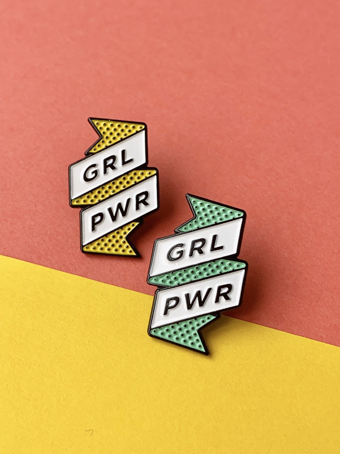 Grl Pwr Besties Duo Hard Enamel Pin Abzeichen, Behalte Eins Für Dich Und Teile Mit Deiner Bestie von CraftyCactusCompany