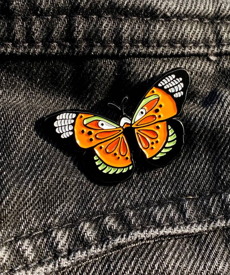 Schmetterling Emaille Pin Abzeichen, Ein Großes Geschenk, Um Jedermanns Tag Zu Erhellen von CraftyCactusCompany
