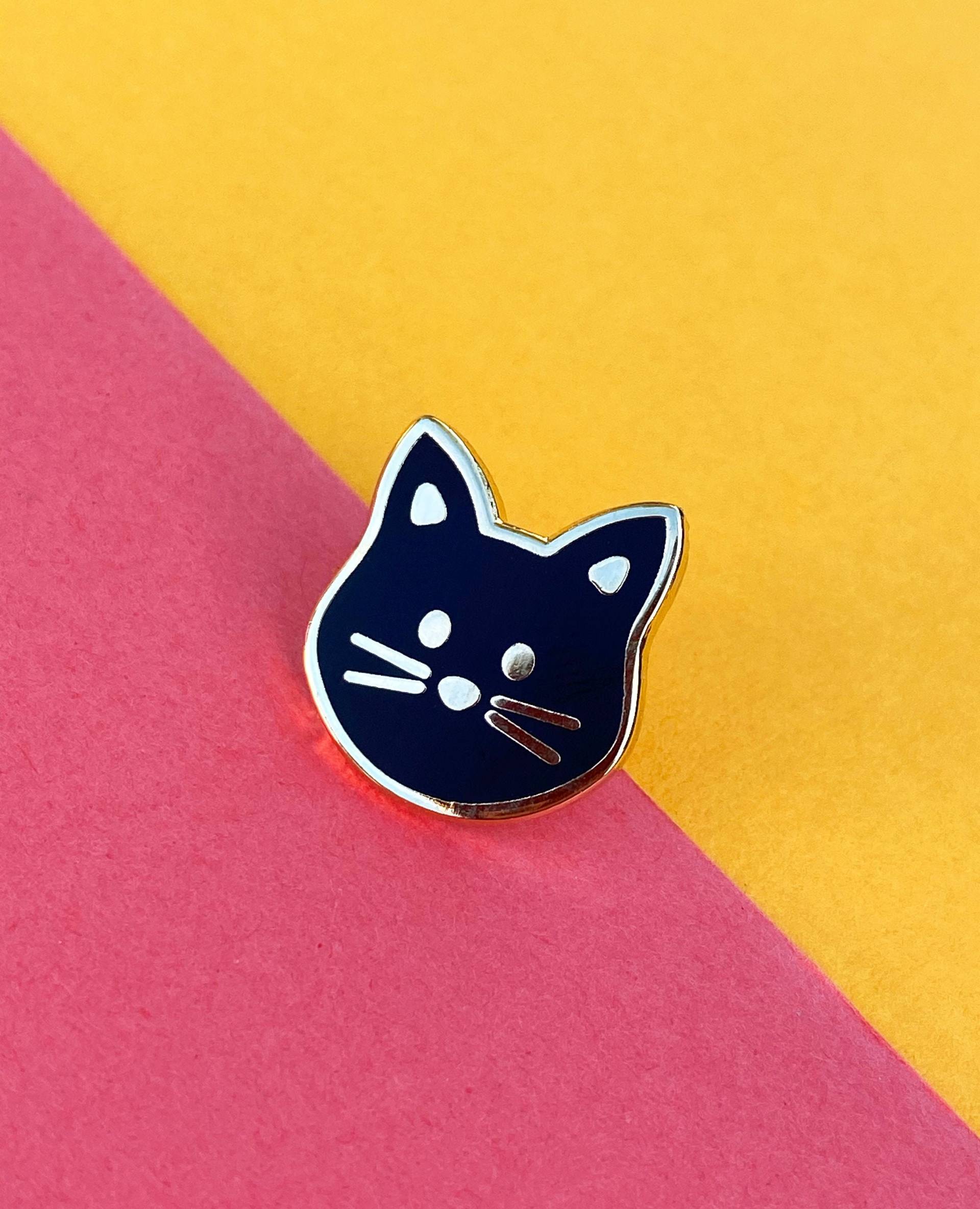 Schwarze Katze Hard Enamel Pin, Ein Tolles Geschenk Für Jeden Katzenliebhaber von CraftyCactusCompany