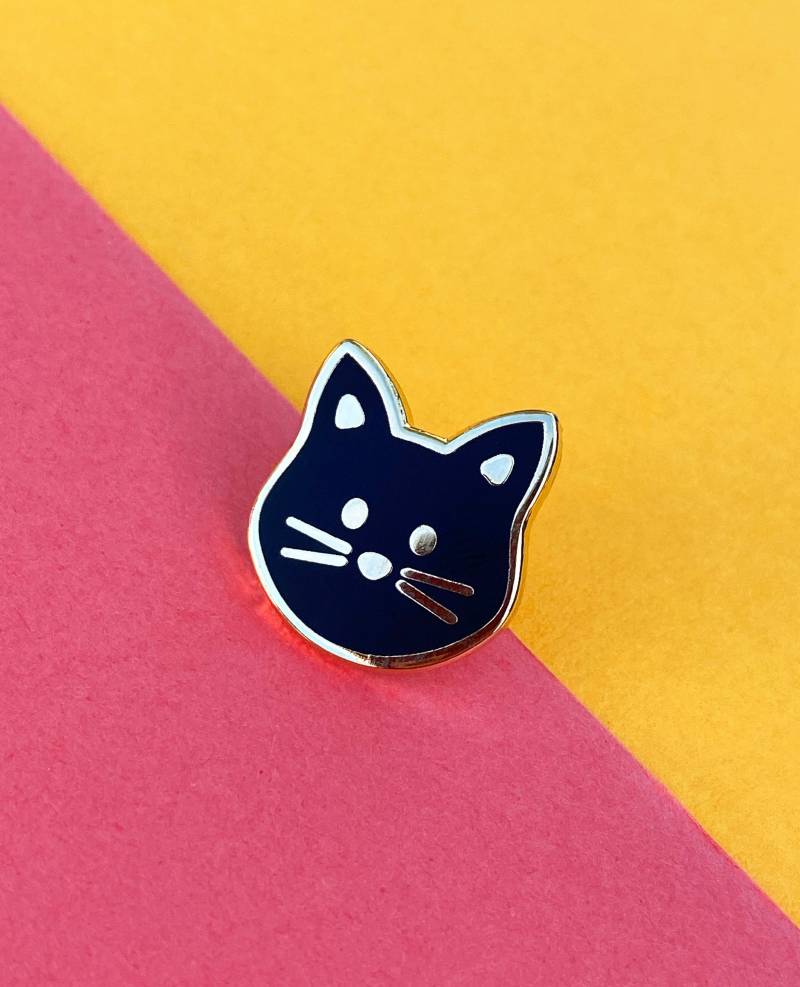 Schwarze Katze Hard Enamel Pin, Ein Tolles Geschenk Für Jeden Katzenliebhaber von CraftyCactusCompany