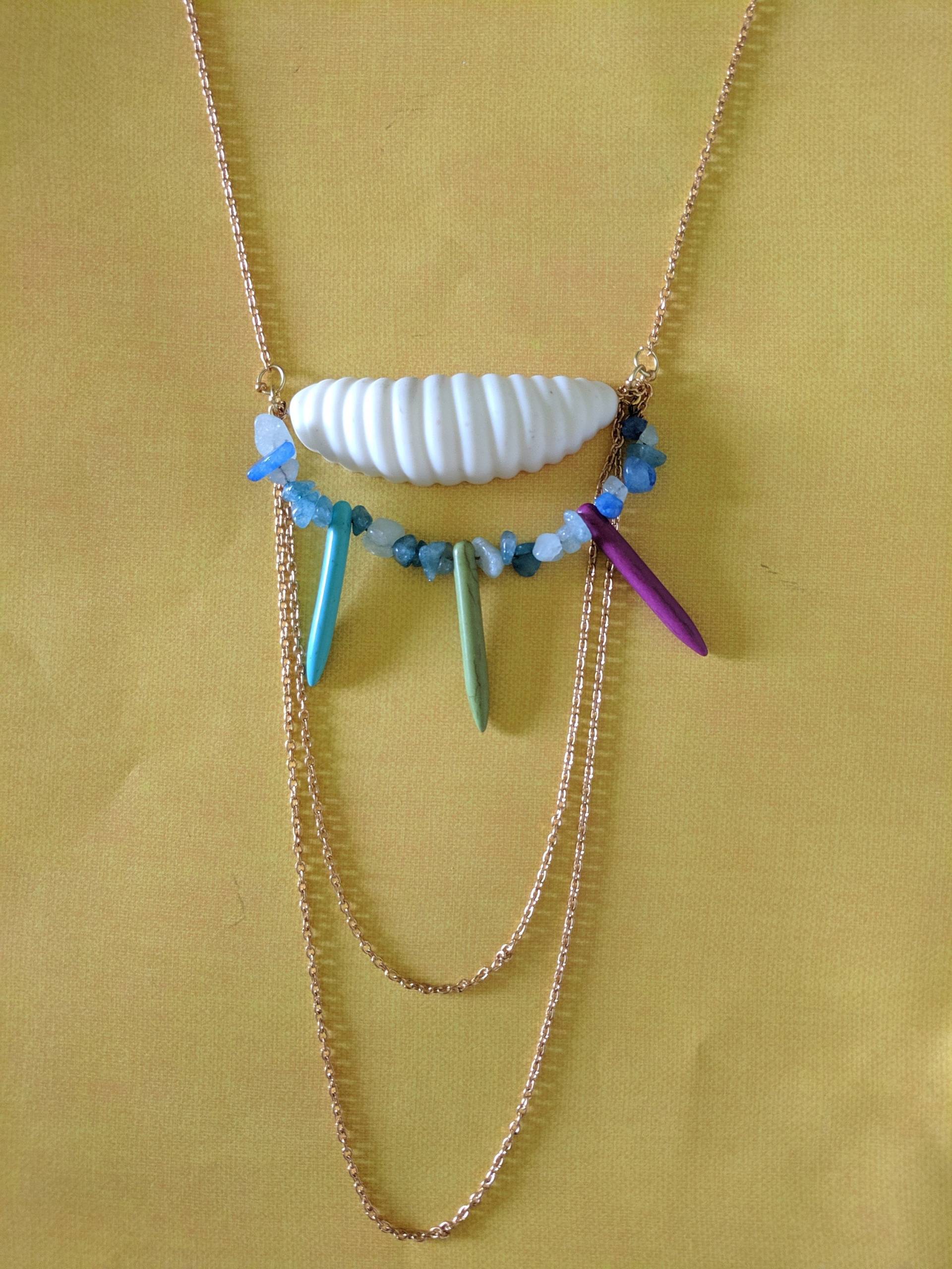 Larva Verebene Halskette Larva Verebene Halskette von CraftyCatHandmadeArt