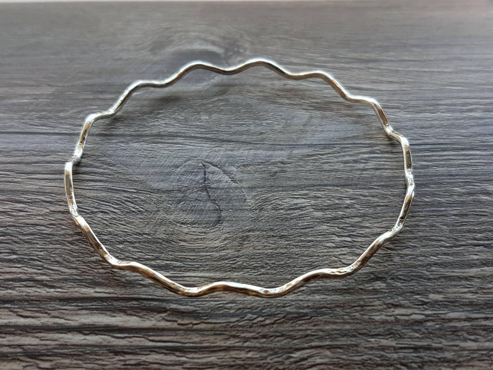 Gehämmerter Sterling Silber 14 Wellen Armreif Gehämmerter Sterling Silber 14 Wellen Armreif von CraftyCatsJewellery