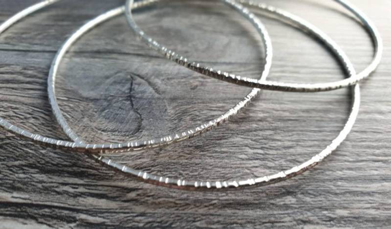 Handgefertigter Sterling Silber Armreif Aus Recyceltem Draht Handgefertigter Sterling Silber Armreif Aus Recyceltem Draht von CraftyCatsJewellery