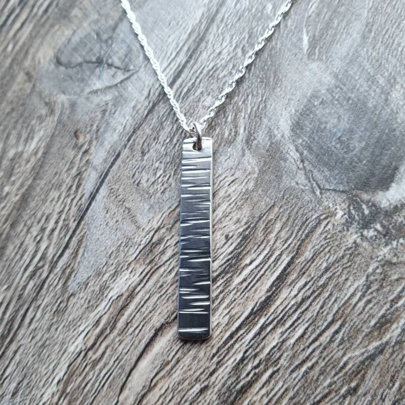 Sterling Silber Bar Halskette Mit Strukturiertem Finish Sterling Silber Bar Halskette Mit Strukturiertem Finish von CraftyCatsJewellery