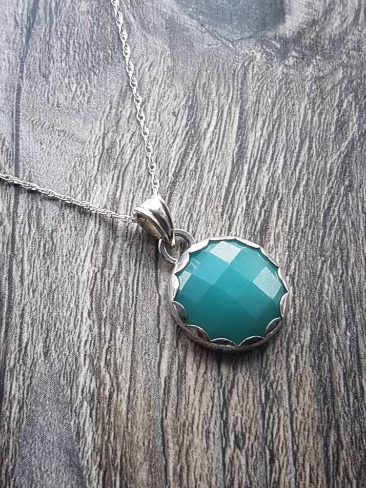 sterling Silber Aventurin Anhänger Halskette - Runder Grüner Edelstein sterling Silber Aventurin Anhänger Halskette - Runder Grüner Edelstein von CraftyCatsJewellery