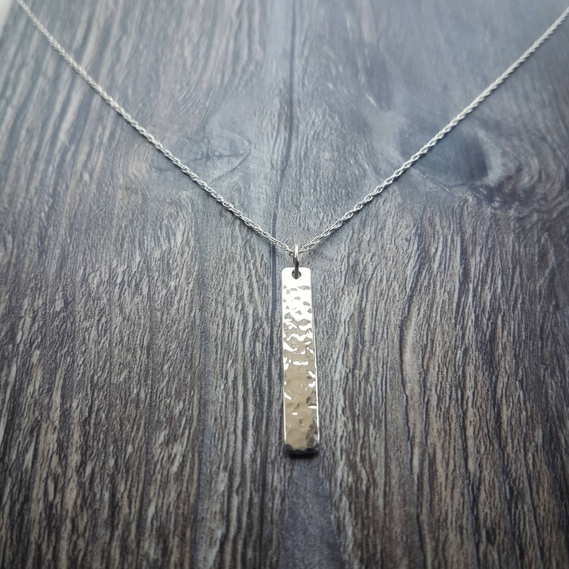 sterling Silber Gehämmert Bar Halskette sterling Silber Gehämmert Bar Halskette von CraftyCatsJewellery