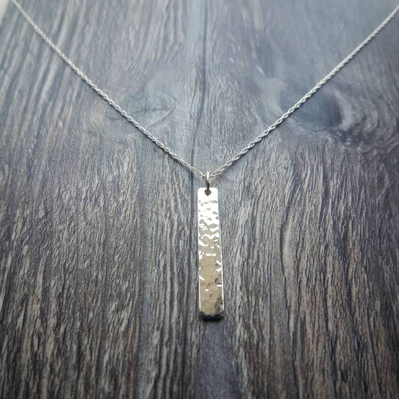 sterling Silber Gehämmert Bar Halskette sterling Silber Gehämmert Bar Halskette von CraftyCatsJewellery
