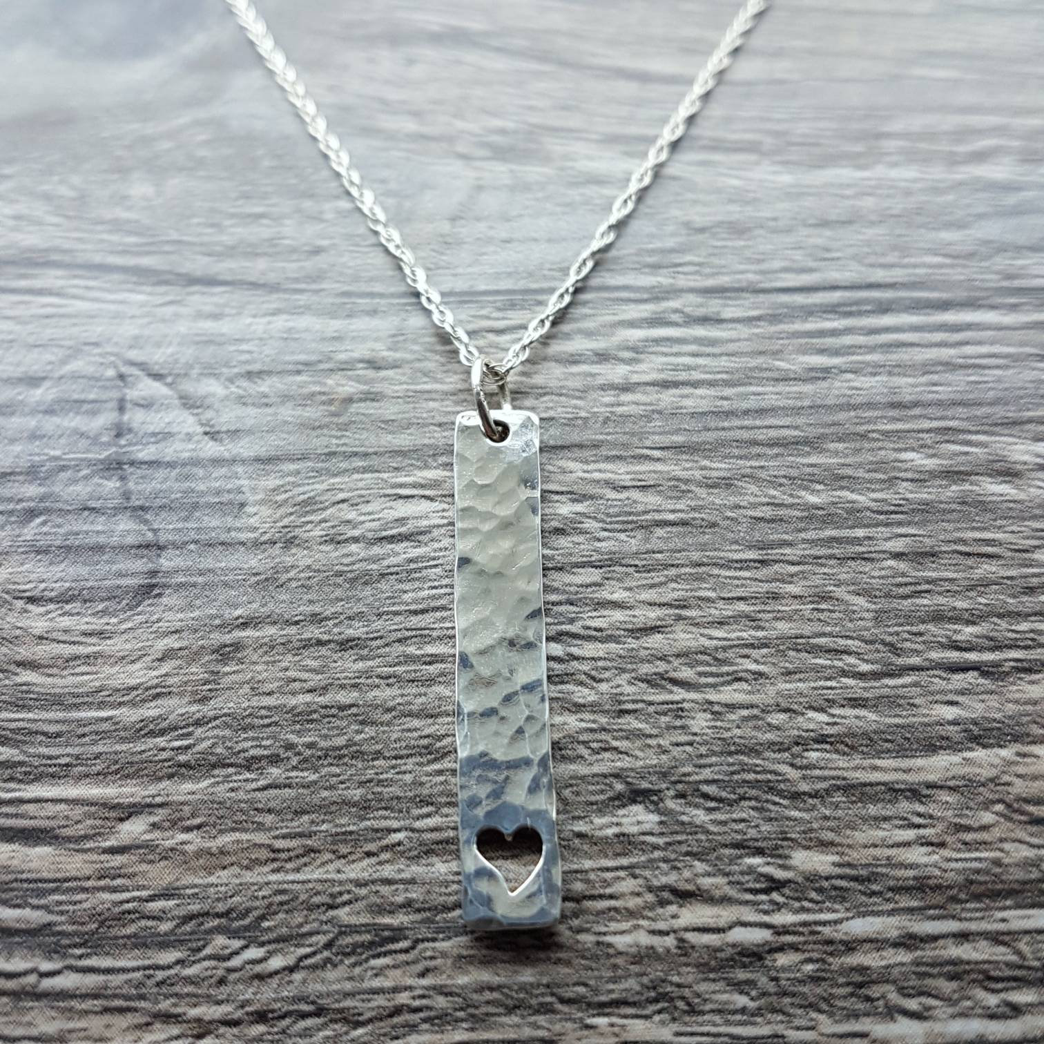 sterling Silber Herz Halskette - Gehämmerter Bar Anhänger sterling Silber Herz Halskette - Gehämmerter Bar Anhänger von CraftyCatsJewellery