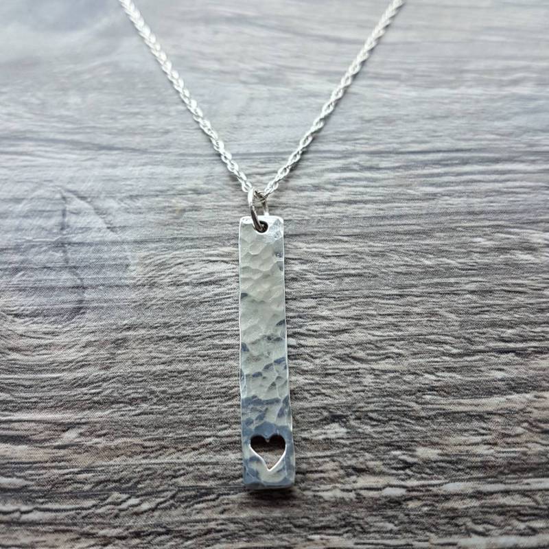 sterling Silber Herz Halskette - Gehämmerter Bar Anhänger von CraftyCatsJewellery
