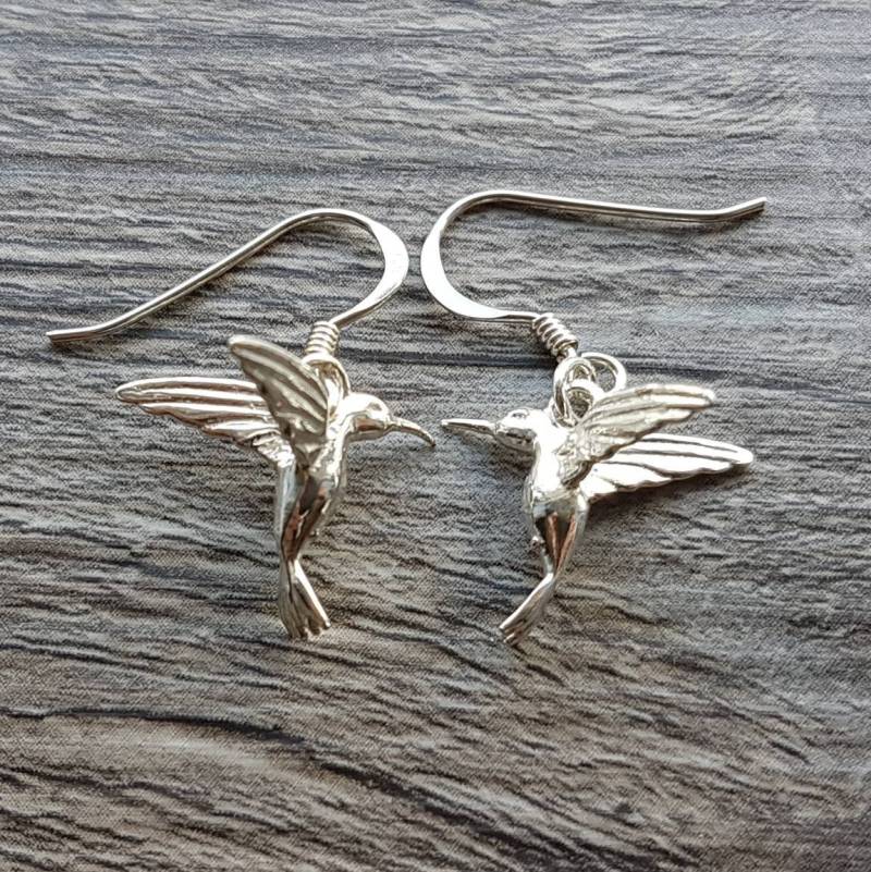 sterling Silber Kolibri Ohrringe - Zierliche Hängeohrringe 3D Vogel sterling Silber Kolibri Ohrringe - Zierliche Hängeohrringe 3D Vogel von CraftyCatsJewellery