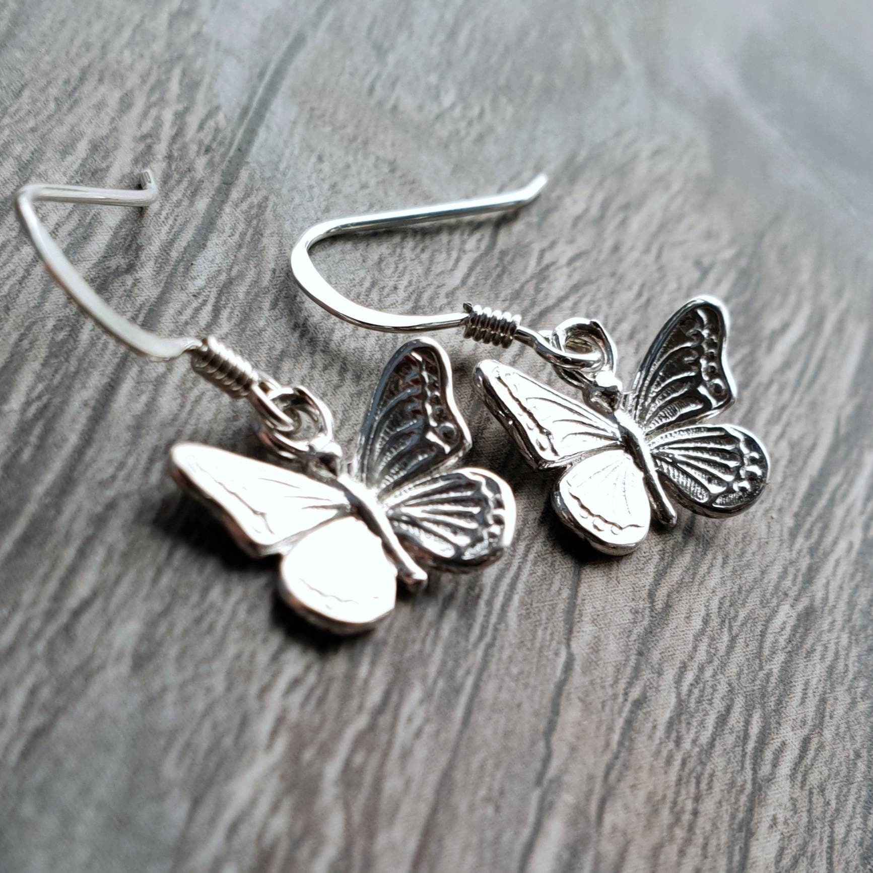 sterling Silber Schmetterling Ohrringe, Baumelt sterling Silber Schmetterling Ohrringe, Baumelt von CraftyCatsJewellery