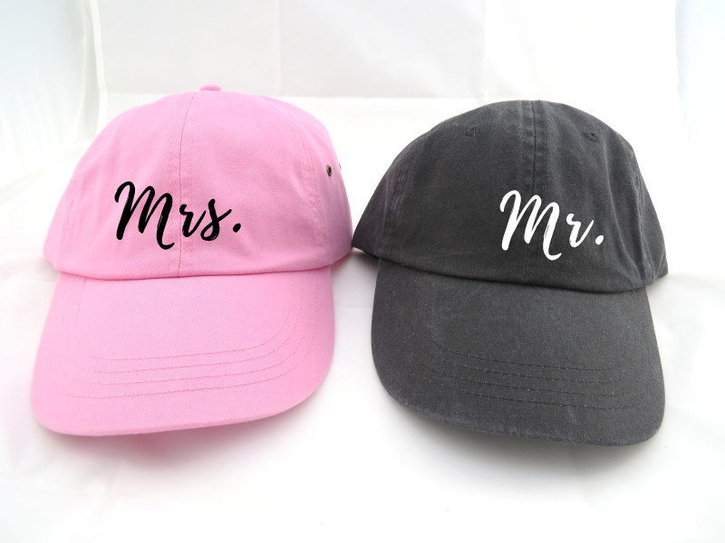 Mr. & Mrs. Hats Cotton Dad Hats - Geschenk Für Brautpaar von CraftyCleopatra
