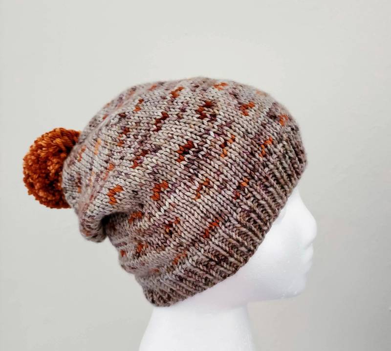 Handgestrickte Colorwork Slouchy Beanie Wintermütze Aus Reiner Indie Handgefärbter Wolle von CraftyClotheshorse
