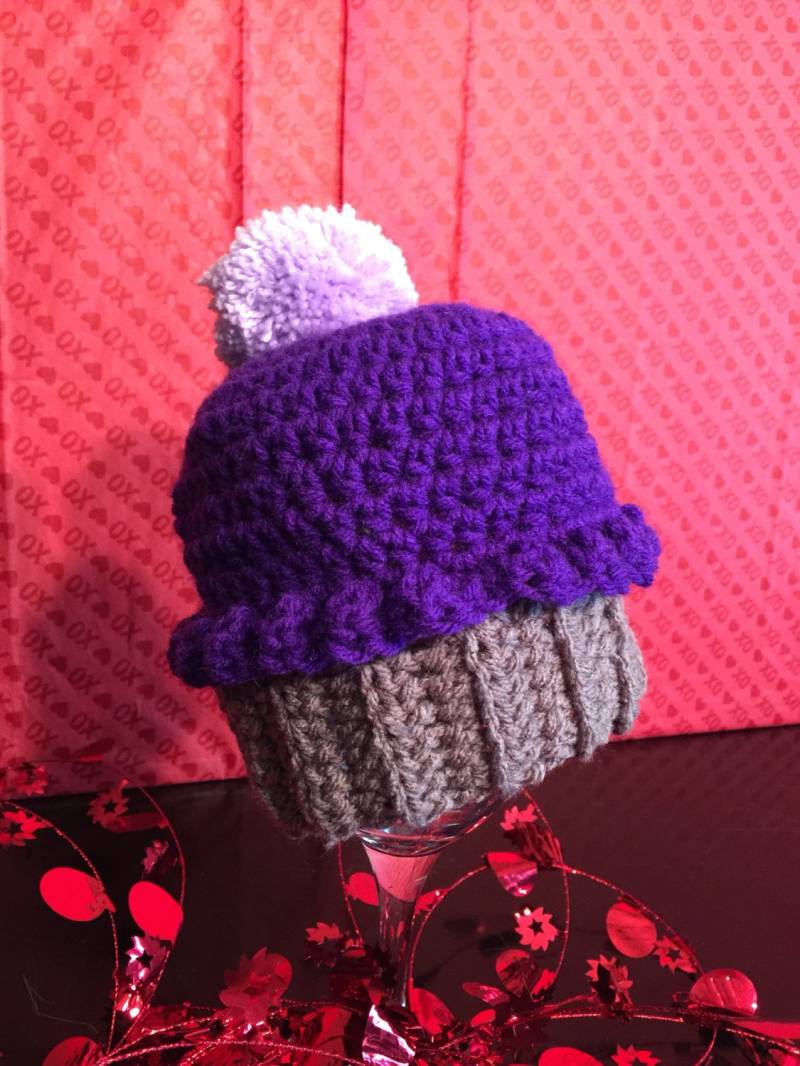 Gehäkelte Cupcake Mütze von CraftyCoutureShop