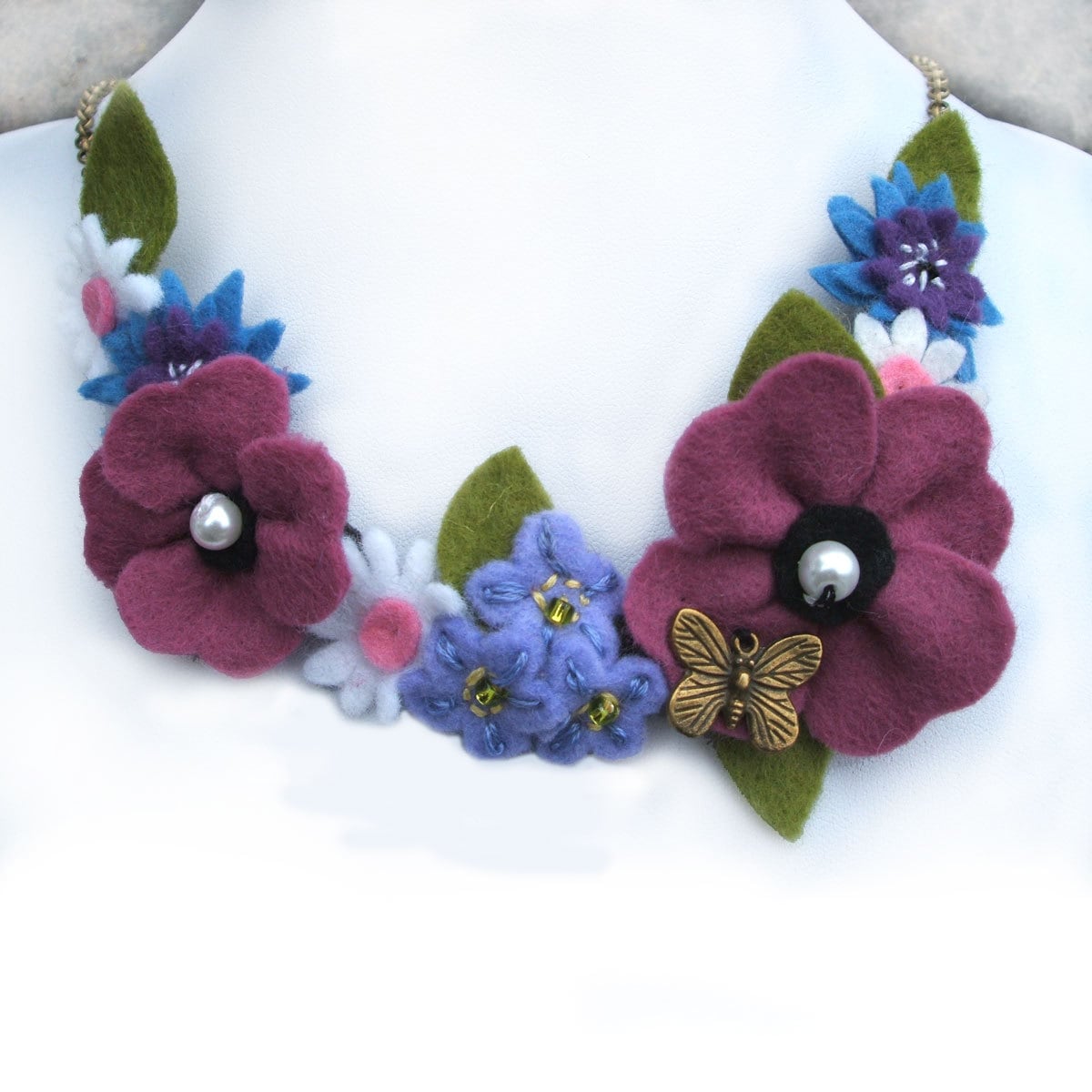 Filz Blumen Bib Halskette Sommer Wiese Statement Schmuck Filz Blumen Bib Halskette Sommer Wiese Statement Schmuck von CraftyJoDesigns