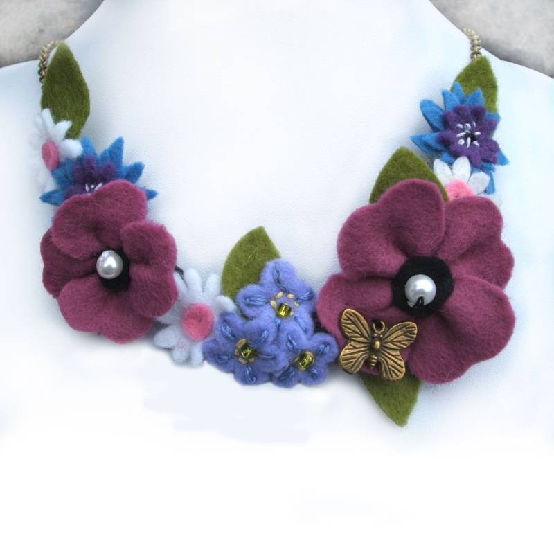 Filz Blumen Bib Halskette Sommer Wiese Statement Schmuck Filz Blumen Bib Halskette Sommer Wiese Statement Schmuck von CraftyJoDesigns