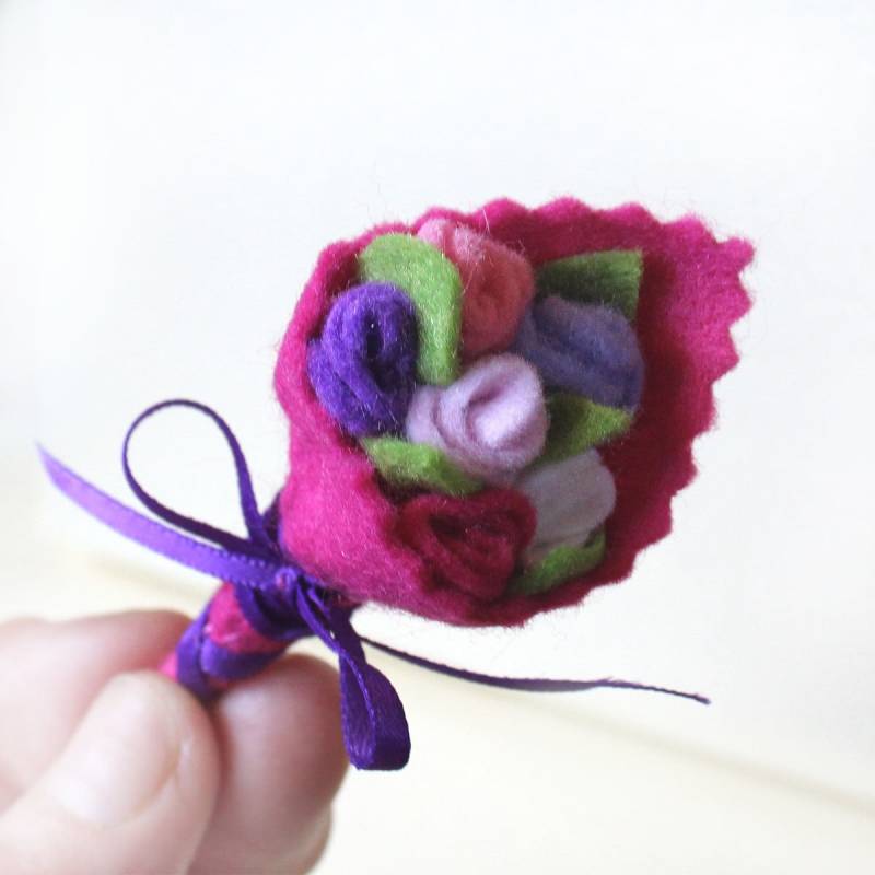 Filz Brosche Rosa & Lila Blumenstrauß Boutonniere von CraftyJoDesigns