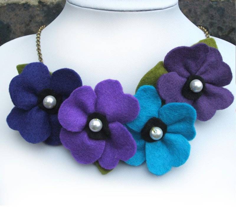 Filz Mohn Bib Halskette Lila Petrol Blume Schmuck von CraftyJoDesigns