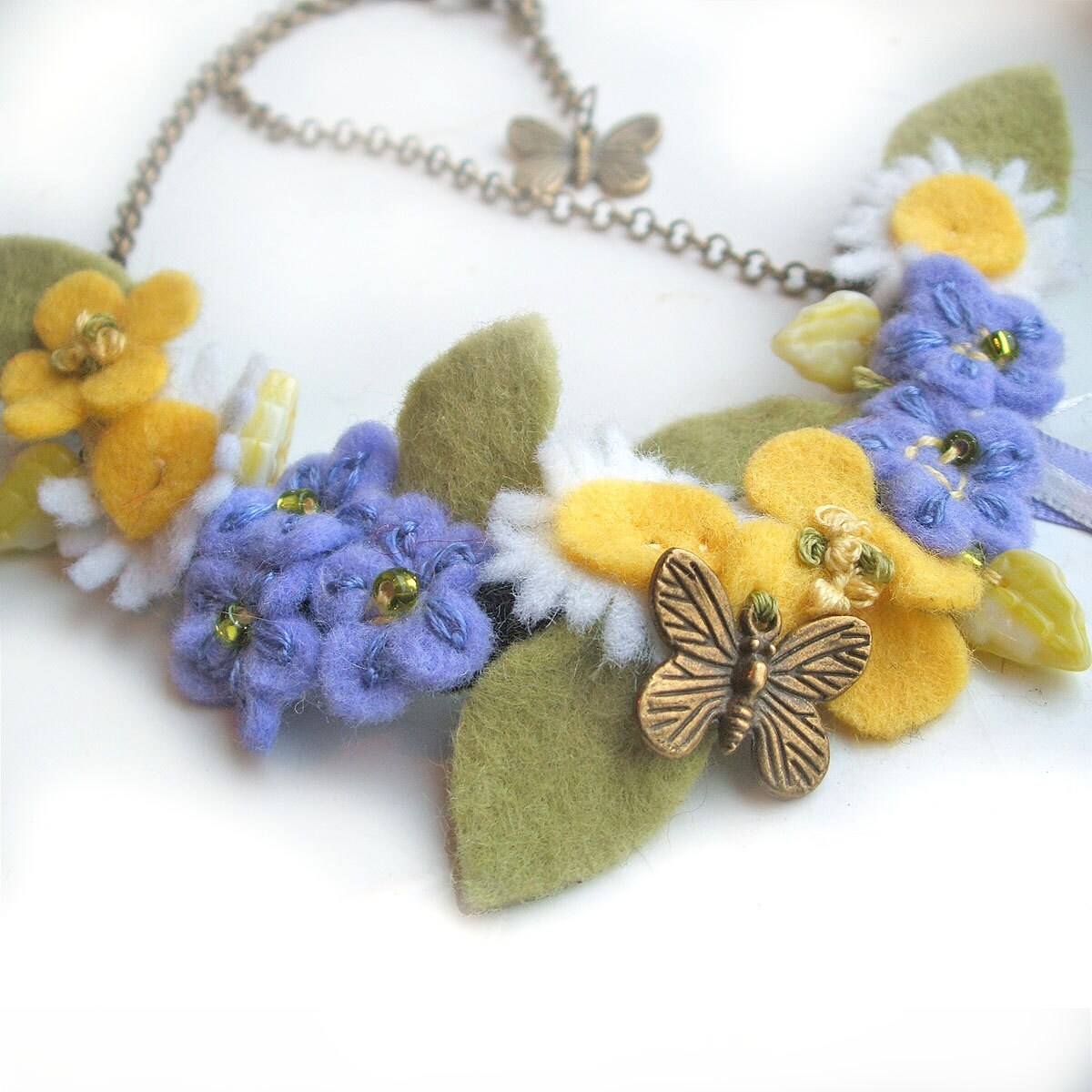 Frühlingsblumen Schmetterling Halskette, Vergissmeinnicht, Butterblume Und Gänseblümchen Handgemachte Filz Halskette Frühlingsblumen Schmetterling Halskette, Vergissmeinnicht, Butterblume Und Gänseblümchen Handgemachte Filz Halskette von CraftyJoDesigns
