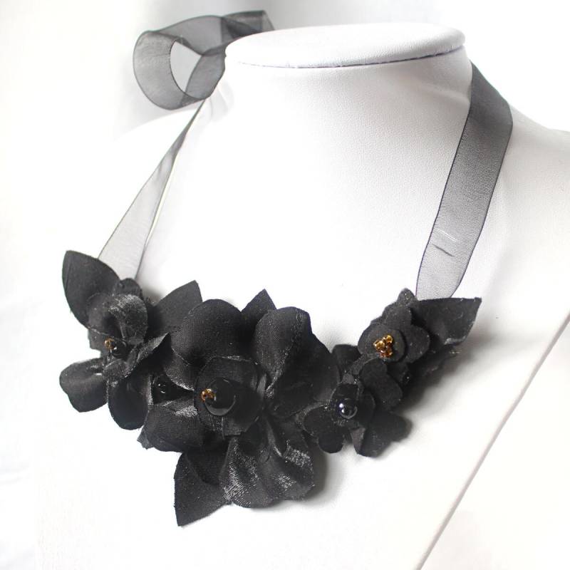 Gothic Black Flower Ribbon Halskette, Verstellbar, Kein Metallzubehör von CraftyJoDesigns
