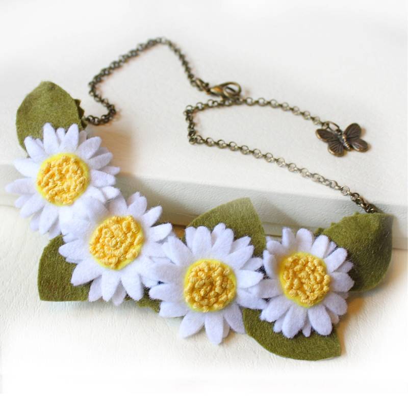 Hand Bestickt Filz Daisy Kette Sommer Hochzeit Schmuck von CraftyJoDesigns