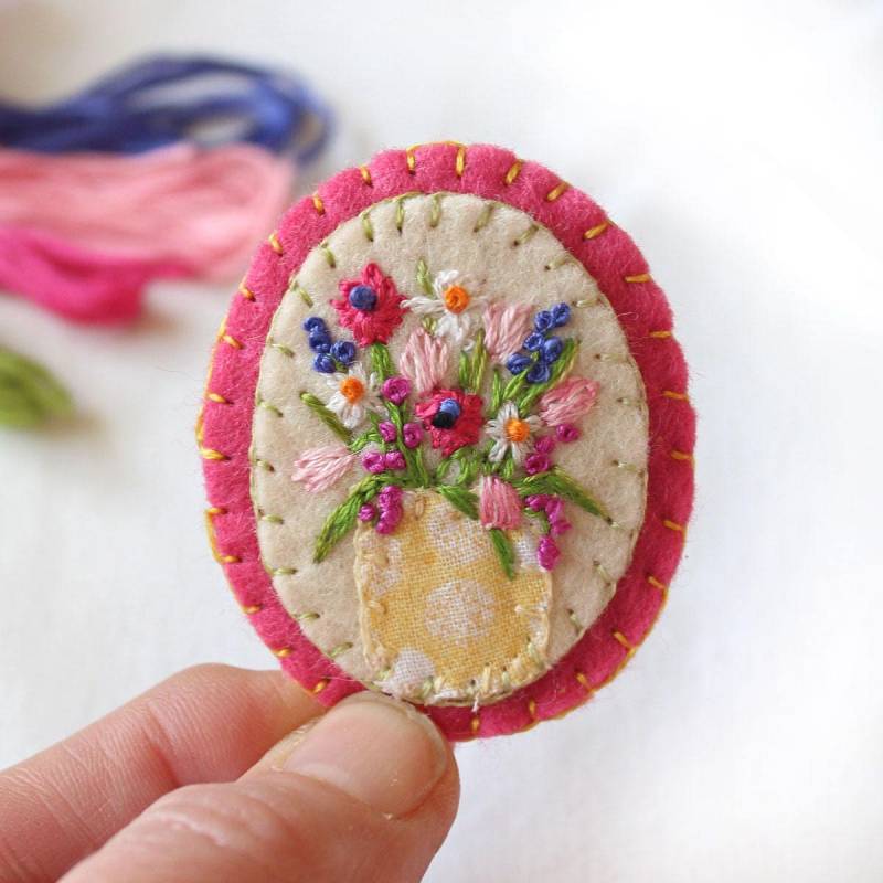 Handbestickte Blumen Brosche Frühlingsstrauß Filz Anstecknadel Handbestickte Blumen Brosche Frühlingsstrauß Filz Anstecknadel von CraftyJoDesigns