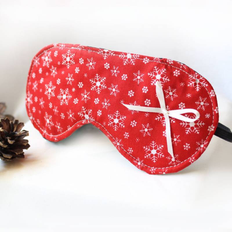 Heiligabend Schlafmaske Rote Schneeflocken Augenmaske von CraftyJoDesigns