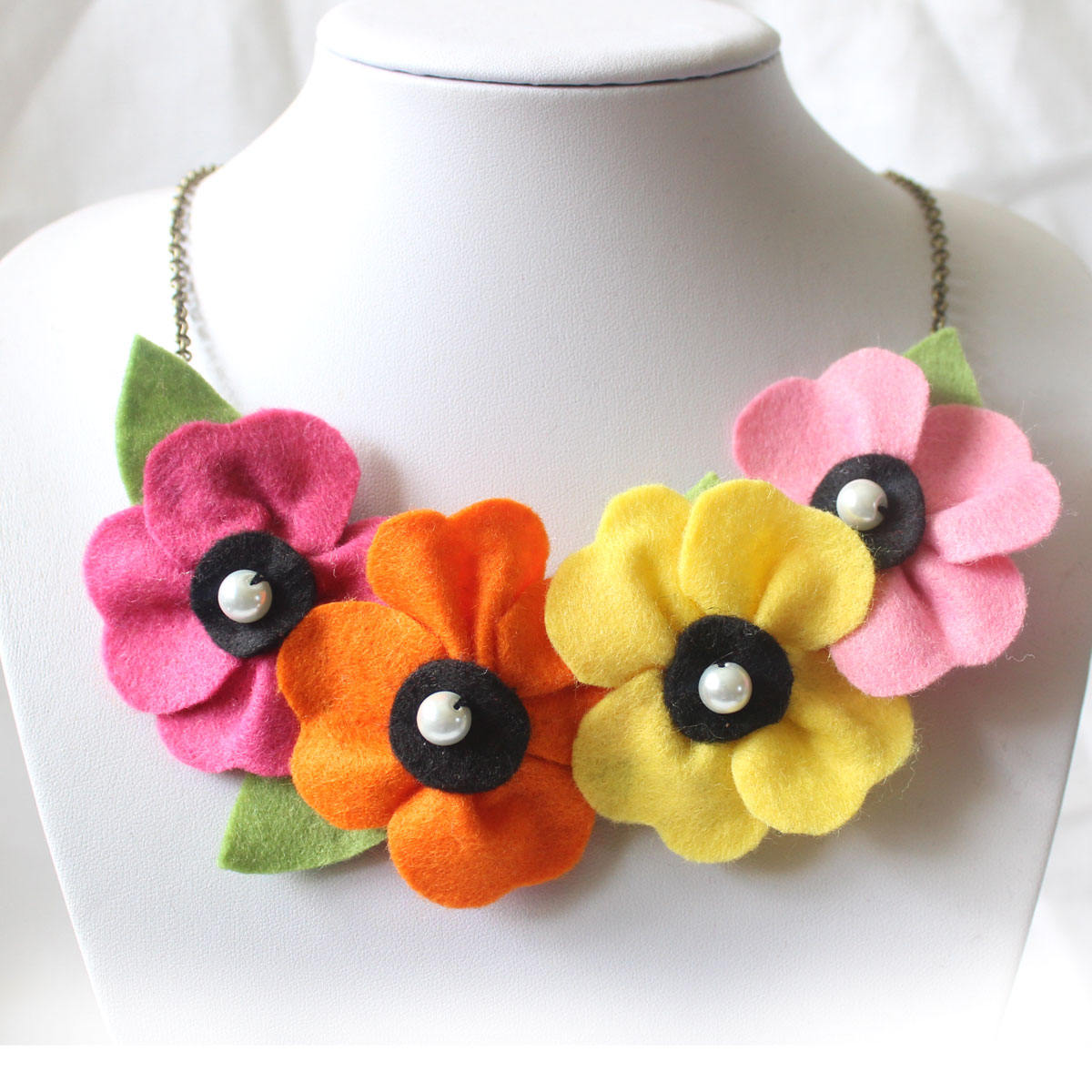 Mohnblumen-Halskette, Rosa, Gelbe Und Orange Filzblumen-Sommerschmuck Mohnblumen-Halskette, Rosa, Gelbe Und Orange Filzblumen-Sommerschmuck von CraftyJoDesigns